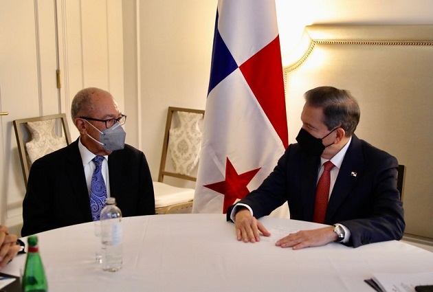 El presidente Laurentino Cortizo (dcha.) durante una de sus reuniones en Nueva York, Estados Unidos. Foto: Cortesía Presidencia