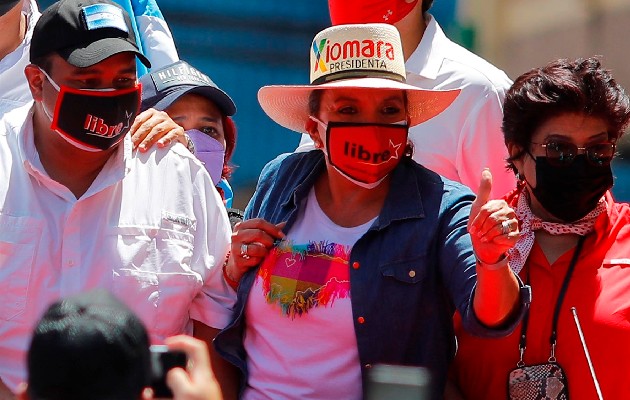 La candidata presidencial por el partido Libertad y Refundación Xiomara Castro de Honduras. Foto: EFE