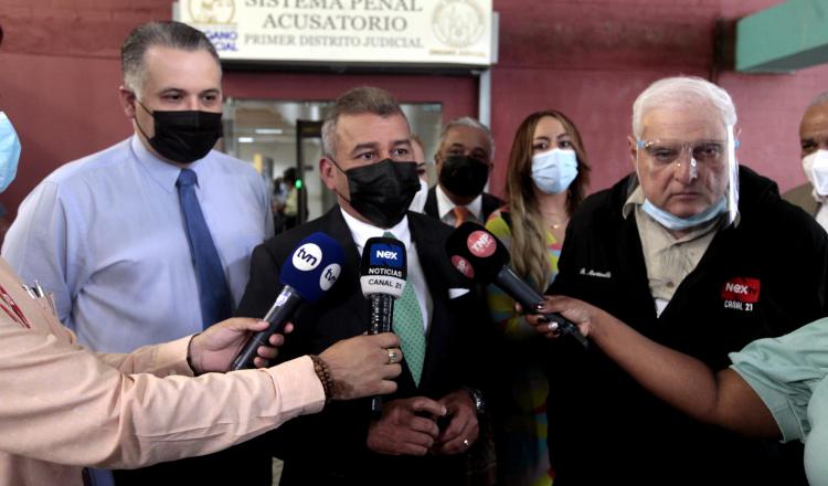 La defensa de Ricardo Martinelli cuestiona la decisión del Tribunal de Juicio Oral de impedir que se divulgue testimonio del testigo protegido. Víctor Arosemena