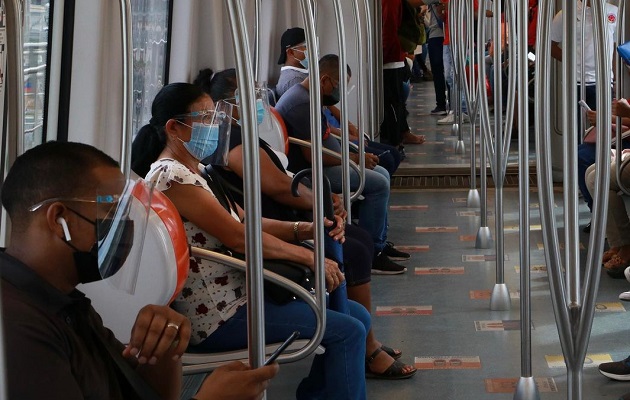 El uso de careta es obligatorio en el Metro de Panamá. Foto: Cortesía Metro