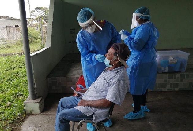 Personal de salud aplicó 3,465 pruebas nuevas de contagio, que arrojaron una positividad de 5.1%. Foto: Cortesía Minsa