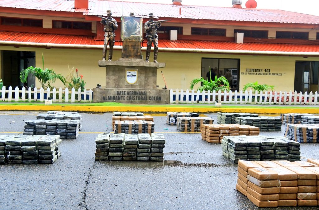 La droga estaba repartida en 22 bultos ocultos en dos contenedores. Foto: Senan