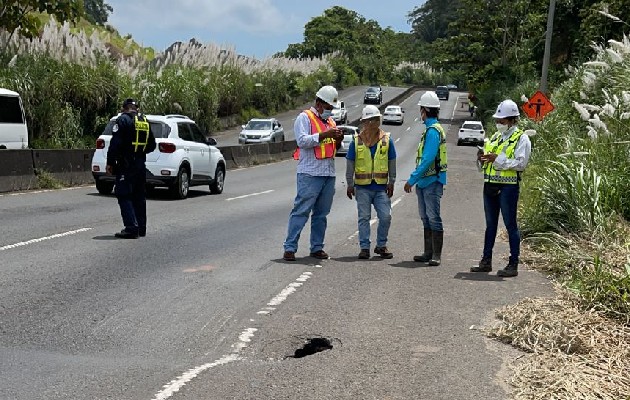 Colapsa tubería en Loma Cová. Foto: Cortesía @TraficoCPanamá