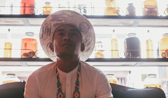 Imagen del coctelero Jean Trinh, de