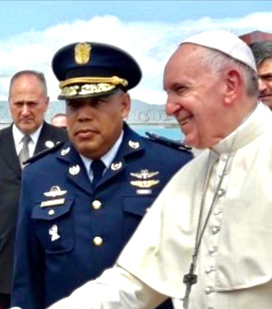El comisionado Ricardo Garay fue el piloto del Papa Francisco durante su visita a Panamá. Foto: Cortesía