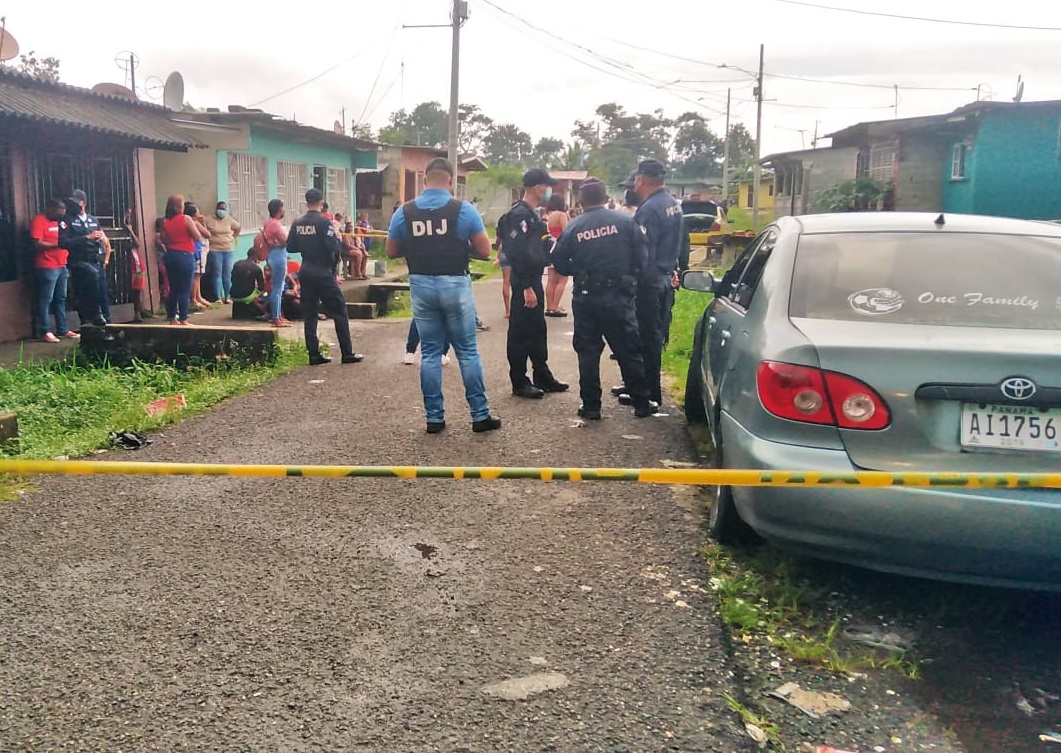 Al lugar llegó la Policía Nacional, quien procedió a acordonar toda la vía interna. Foto: Diomedes Sánchez 