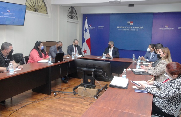 El ministro de Salud, Luis Francisco Sucre, encabezó la reunión con autoridades del Meduca, Pandeportes y Ministerio de Cultura. Foto: Cortesía Minsa