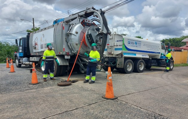 Limpian sistemas de desagües en barriadas de Panamá Oeste. Foto: Eric Montenegro Limpian sistemas de desagües en barriadas de Panamá Oeste. Foto: Eric Montenegro