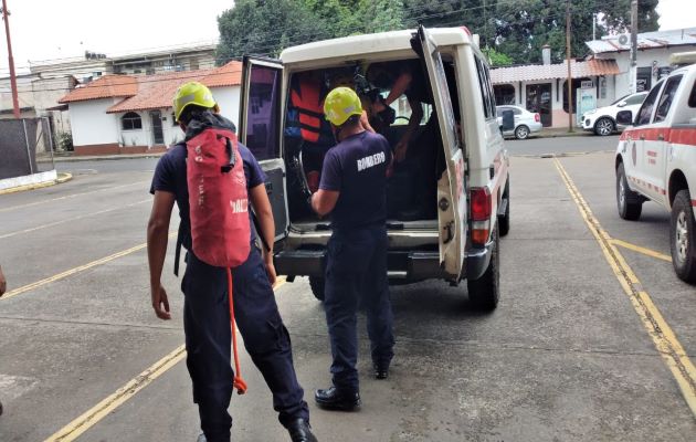 El joven fue trasladado en una ambulancia de los bomberos al cuarto de urgencias del hospital Rafael Hernández, en David. Foto: José Vásquez