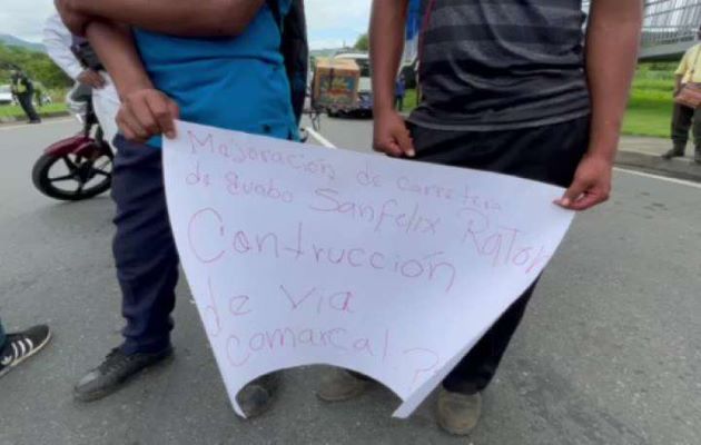 Los manifestantes aseguran que están cansados de esperar que el gobierno cumpla con sus promesas.