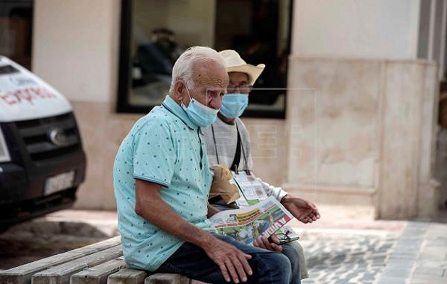 La respuesta inmune disminuye con la edad. Foto: EFE