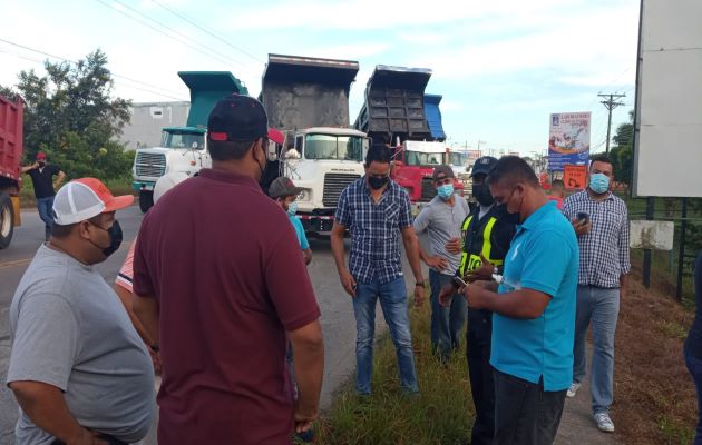 Los manifestantes  denunciaron que algunos de sus compañeros que se trasladaban desde otros puntos de la provincia santeña, fueron multados y no se les permitió la movilización hacia el área de la protesta. Foto: Thays Domínguez