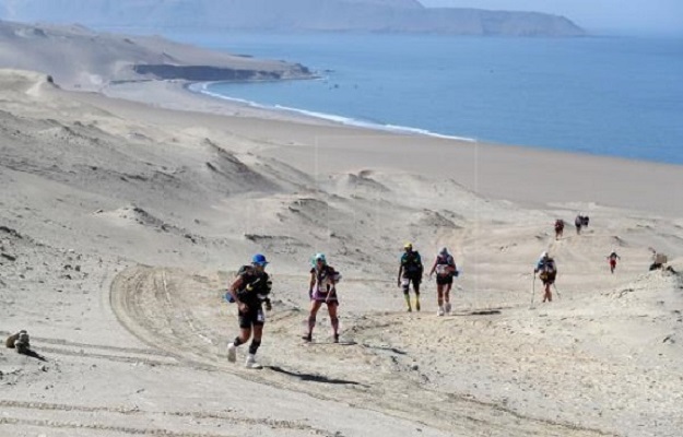 Los organizadores de la carrera comunicaron que se rendirá homenaje al participante fallecido. Foto: EFE