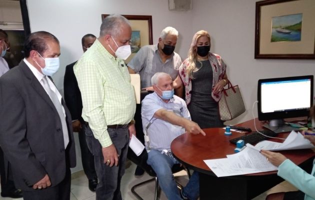 Ricardo Martinelli dijo que si no atienden esta iniciativa se amarrará a un poste en la Asamblea Nacional. Foto: Víctor Arosemena