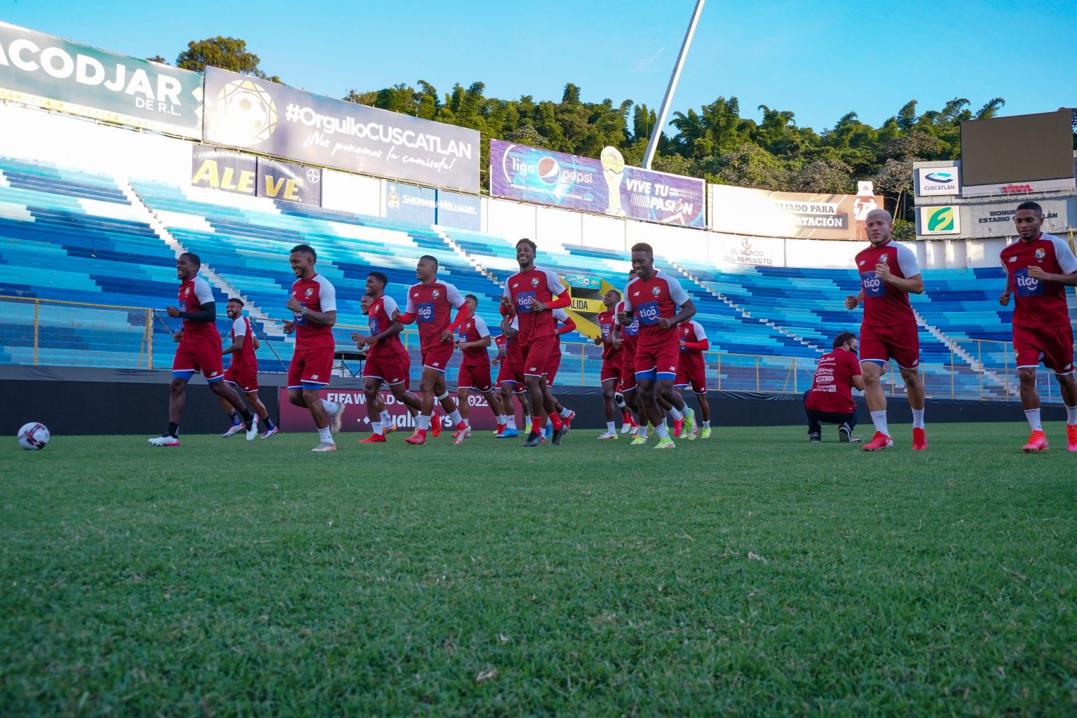 Panamá se ejercita en el estadio Cuscatlán. Foto: Fepafut