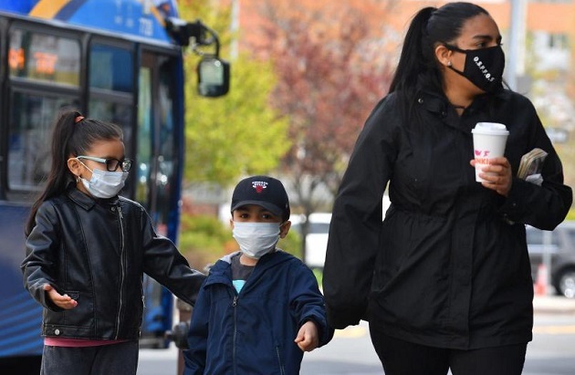 La pelea contra la norma de Florida deja exclusivamente en manos de los padres si sus hijos llevan o no mascarillas a la escuela. Foto: EFE