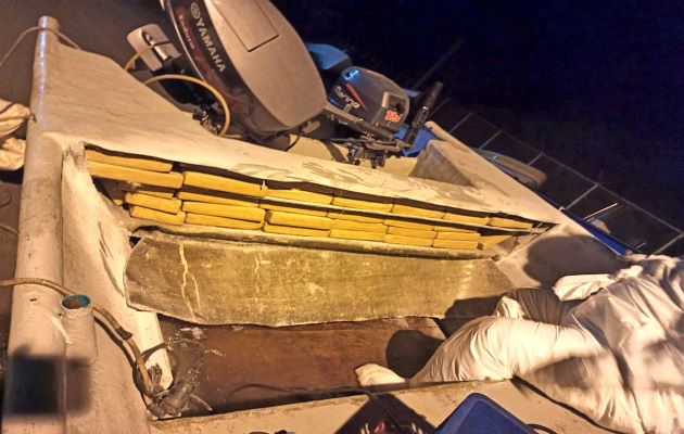 Mediante un operativo de control de tráfico marítimo, se detectó la embarcación en la que transportaban un total de 269 paquetes de droga. Foto: Thays Domínguez