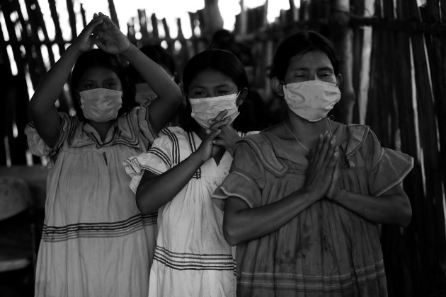 Mujeres de la etnia ngäbe-buglé. Panamá es un país multicultural en el que habitan siete pueblos indígenas: ngäbes, buglés, emberás, wounaan, gunas, bri bri y naso. Foto: EFE.