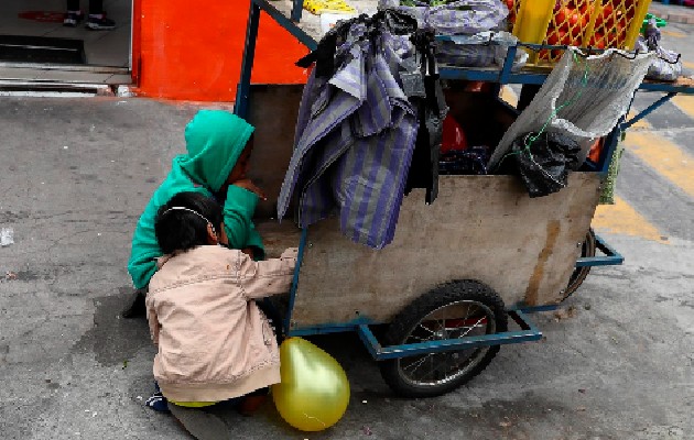 Ecuador invierte alrededor de 1,300 millones de dólares anuales en bonos. Foto: EFE