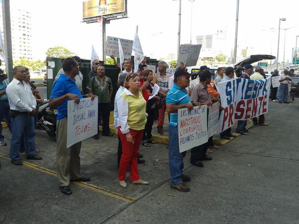 Los extrabajadores del IRHE llevan años protestando. Foto: Archivo