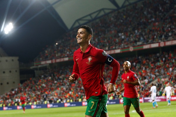 Cristiano Ronaldo anotó un 'hat-trick' en la victoria de Portugal sobre Luxemburgo 5-0. Foto: EFE