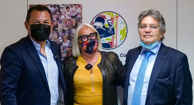 Luis Casis, Esther Piquera y el Dr. Raúl Abella. Foto: Instagram