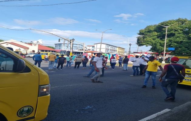 Los manifestantes aseguran que entregaron toda la documentación a la Autoridad de Tránsito y Transporte Terrestre y hasta la fecha no les han dado respuesta. Foto: Diomedes Sánchez