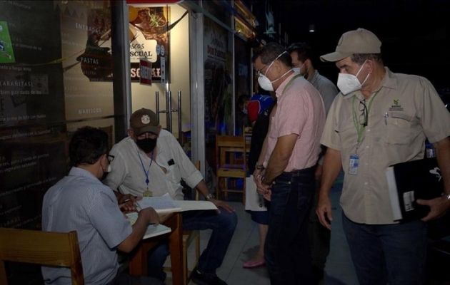 Las autoridades encontraron alimentos cruzados y sin la cadena de frío. Foto: Cortesía