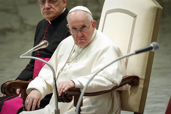El papa Francisco aolicitó a los países poderosos que cesen las agresiones. EFE