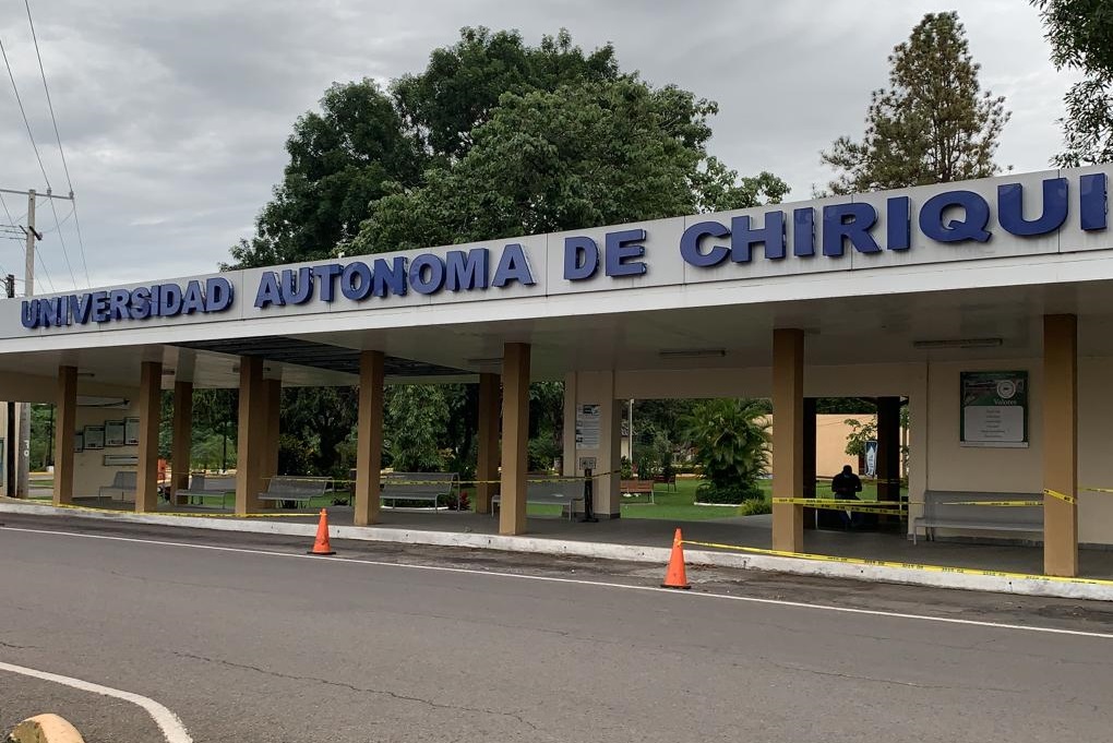 Unos mil jóvenes tienden a aplicar cada año a los exámenes para entrar a la Escuela de Medicina. Foto: José Vásquez