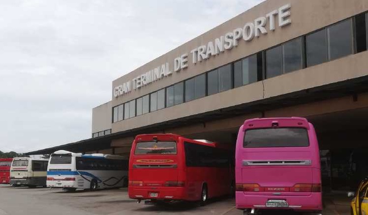 La Canatra se declaró en alerta ante esta situación y nombró una comisión interprovincial para defender los derechos adquiridos por los transportistas aguadulceños en la terminal On D'Go Aguadulce. Foto: Archiv
