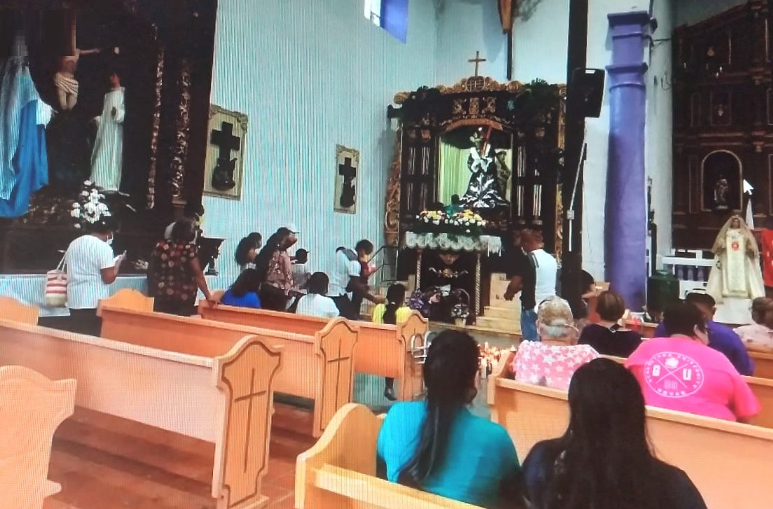 A la imagen religiosa le atribuyen milagros, principalmente de salud. Foto: Diomedes Sánchez 