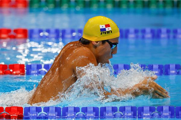 Bernhard Tyler Christianson de Panamá compite en los 200m braza masculino de natación por los Juegos Olímpicos 2020. Foto: EFE