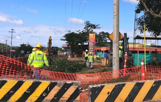 El puente intercambiador que conectará Chitré con la provincia de Los Santos solo registra un 28% de avance. Foto: Thays Domínguez