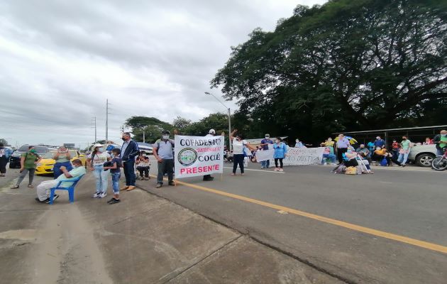 El cierre de las cuatro vías  en Divisa duró nueve horas. Foto: Thays Somínguez