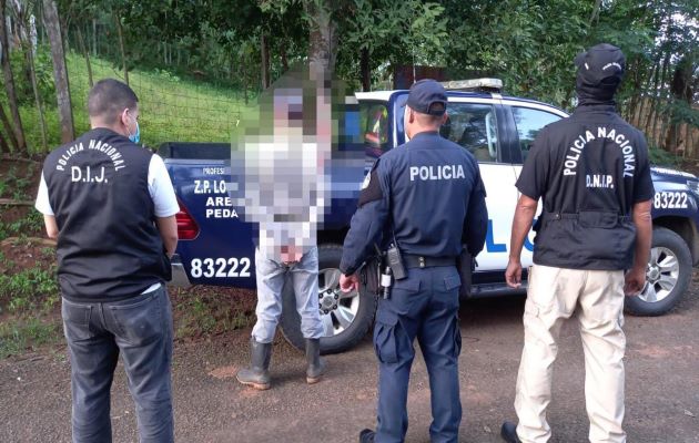 En el corregimiento de Los Asientos, distrito de Pedasí fue detenido un ciudadano presuntamente implicado en el homicidio de un adulto mayor. Foto: Cortesía de Proteger y Servir