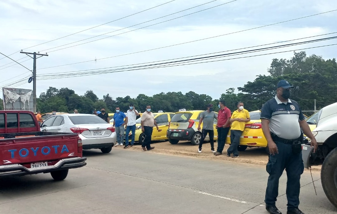 Según los transportistas, no aguantan los altos precios del combustible. Foto: Thays Domínguez