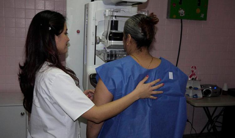 Entre los años 2019 y 2020, se registraron más de 1,700 nuevos casos de cáncer de mama en Panamá. Foto: Archivos