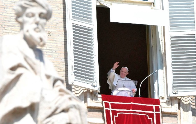El papa Francisco pidió que la comunidad internacional alcance un acuerdo compartido en el tema de migración. Foto: EFE
