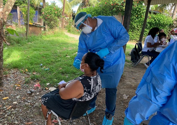 Personal de salud aplicó 7,733 pruebas nuevas de contagio en las últimas 24 horas. Foto: Cortesía Minsa