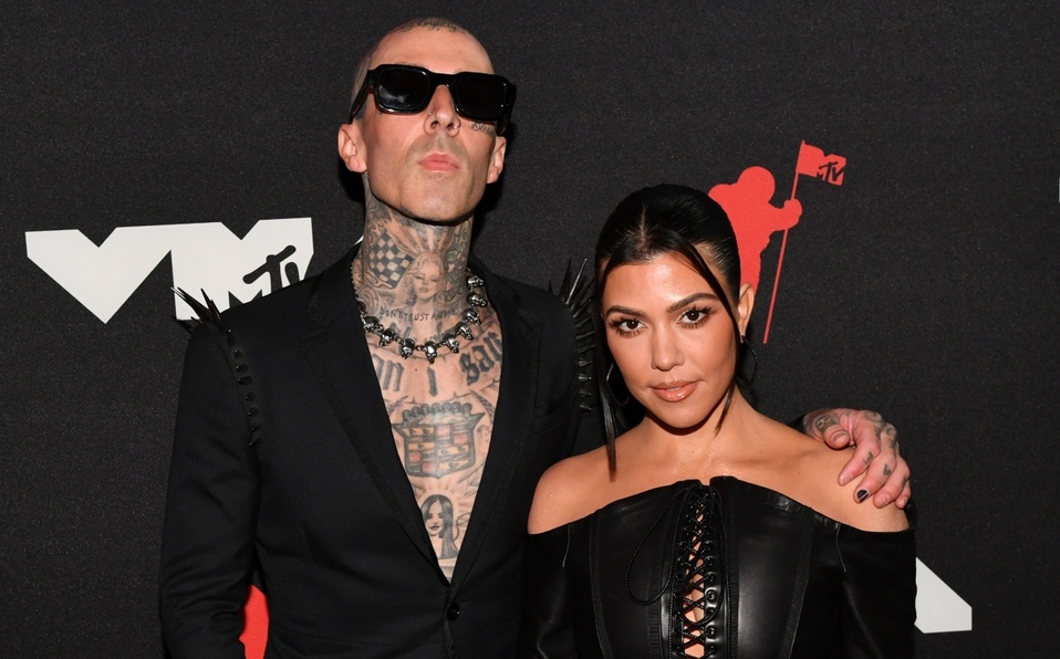 Travis Barker y Kourtney Kardashian. Foto: Internet/ Chic Magazine 