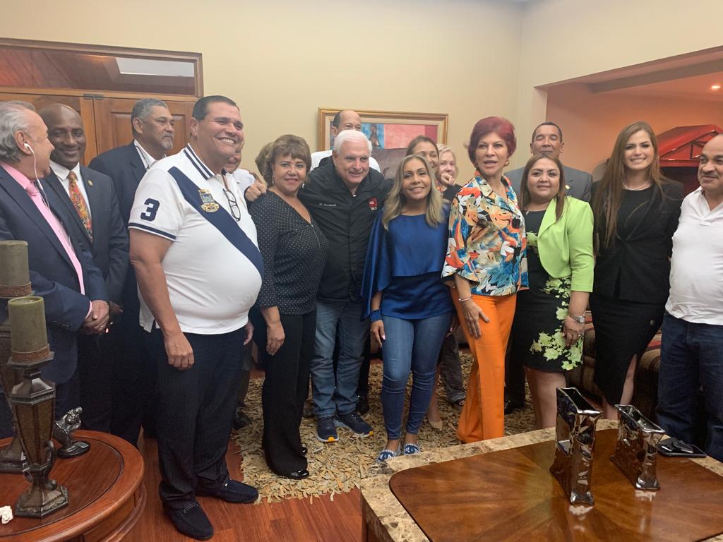 Ricardo Martinelli en la reunión que sostuvo con diputados de Cambio Diputado anunció una alianza política. Foto: Cortesía