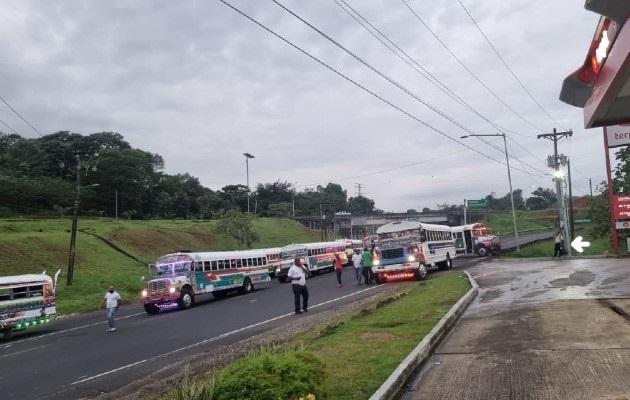 El cierre afecta también el tránsito por la autopista Panamá Colón, una de las principales vías de acceso a la ciudad de Colón. Foto: Diomedes Sánchez