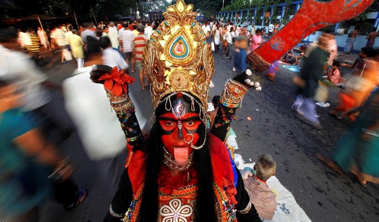 El ritual 'Tarpan' en Calcuta (India). EFE