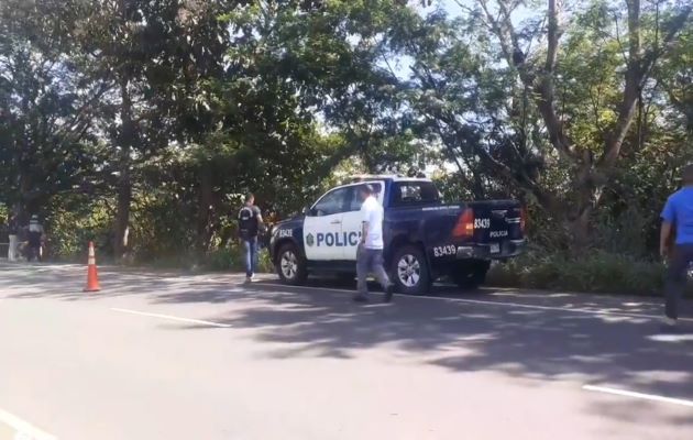 La Policía Nacional acordonó el área para que el Ministerio Público realizara el levantamiento de los cuerpos. Foto: Eric Montenegro