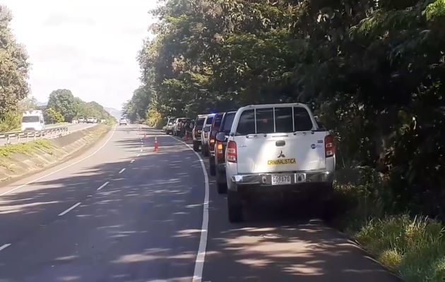 ambos cuerpos fueron encontrados a orilla de la carretera que conduce a Río Chico, aproximadamente en el kilómetro 7 del centro de Natá. Foto: Eric Montenegro