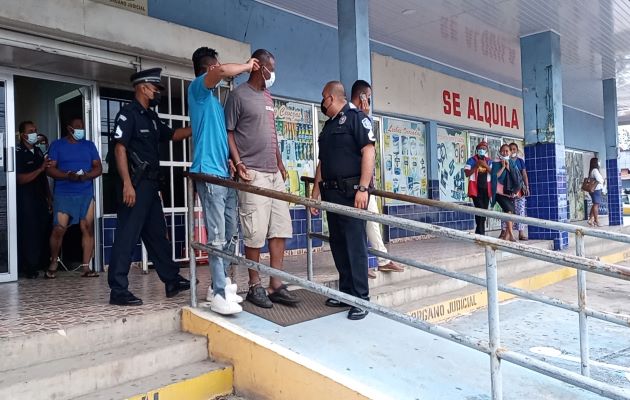 La Juez de Garantías Yorlenis Rodríguez, legalizó la aprehensión del grupo de indiciados; además de ordenar la detención provisional. Foto: Eric Montenegro La Juez de Garantías Yorlenis Rodríguez, legalizó la aprehensión del grupo de indiciados; además de ordenar la detención provisional. Foto: Eric Montenegro