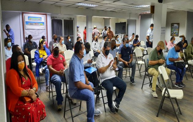 La paralización de los trabajadores del volante se da a conocer justo cuando la Secretaría de Energía informa que a partir de este 5 de noviembre hay un nuevo aumento en el precio del combustible. Foto: Melquiades Vásquez