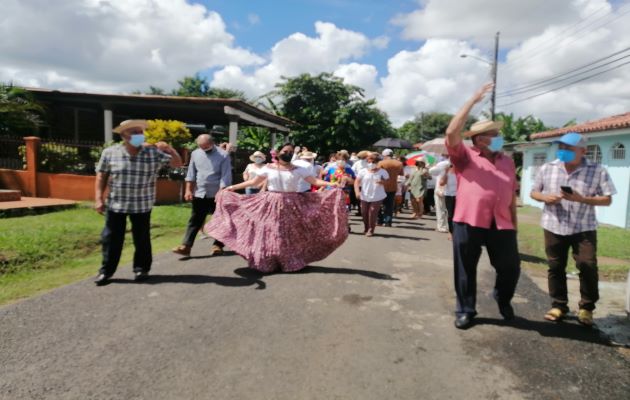 Los moradores decidieron celebrar la fecha, con un acto cívico en el que se recordó a los primeros fundadores, e impulsadores de las tradiciones. Foto: Thays Domínguez