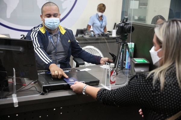 El horario de atención al público para los trámites de pasaportes es de lunes a viernes desde las 8:00 a.m. hasta las 3:00 p.m. Foto: Cortesía Apap